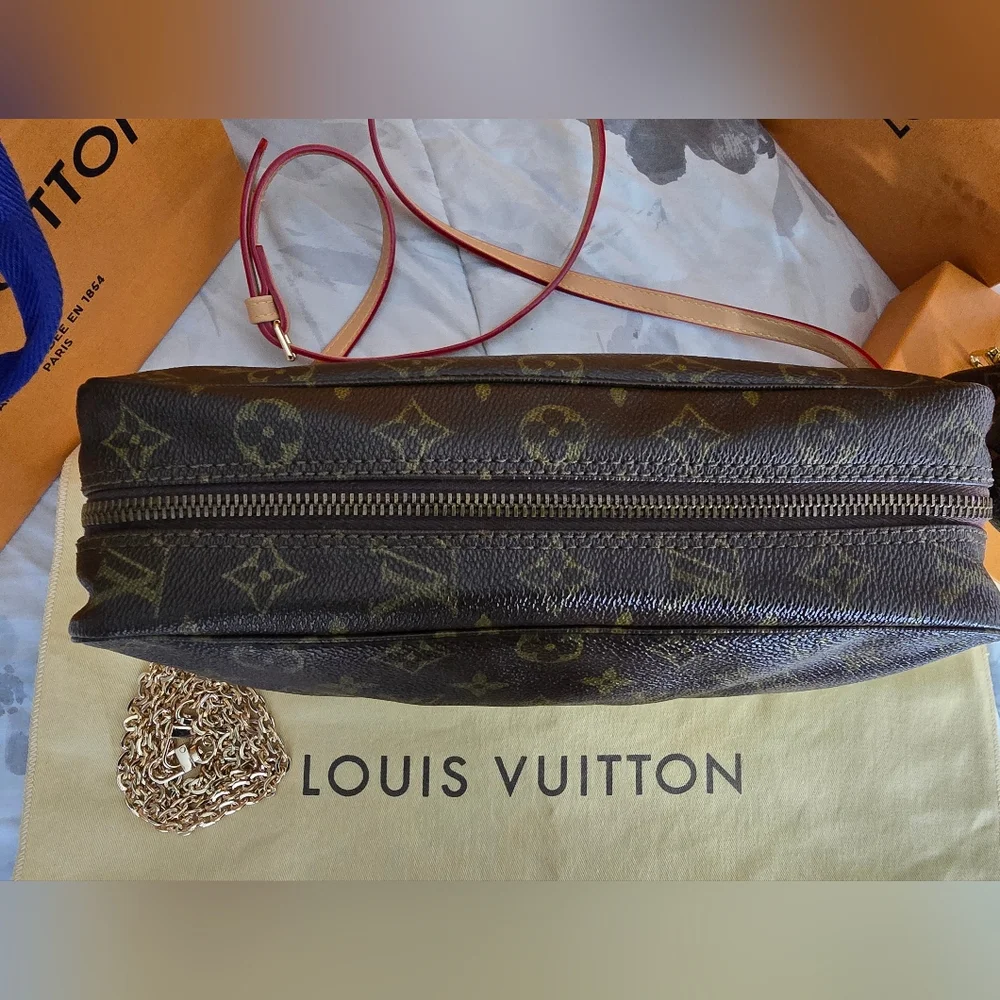 AUTHENTIC LOUIS VUITTON Monogram Trousse Cosmetic Crossbody Bag - Picture 6 of 17